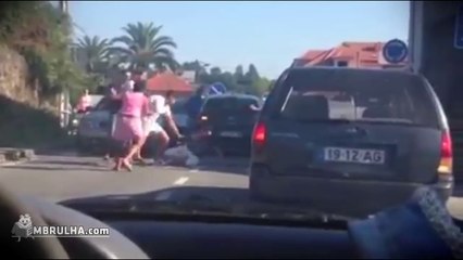 Porrada entre emigrantes - EMBRULHA.com