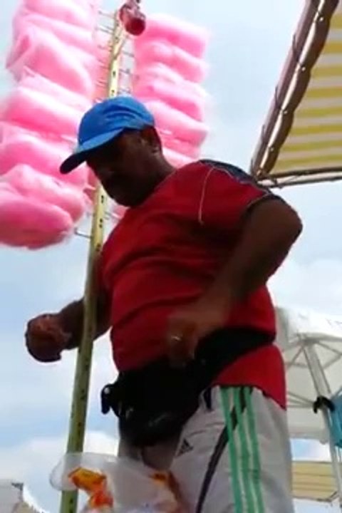 Plajdaki helvacı dayı 2