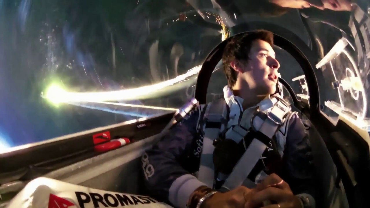 INSANE Glider Aerobatic Night show by Luca Bertossio