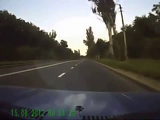 Seyir Halindeki Arabanın Önünde Bomba Patladı