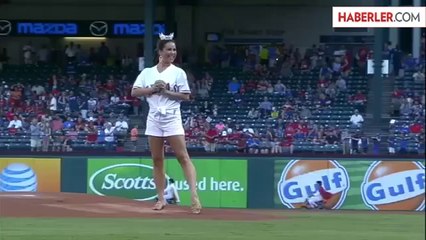 2014 Texas Güzeli Monique Evans, Beyzbol Maçında Çuvalladı