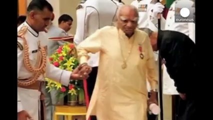 "Father of yoga" BKS Iyengar dies at 95