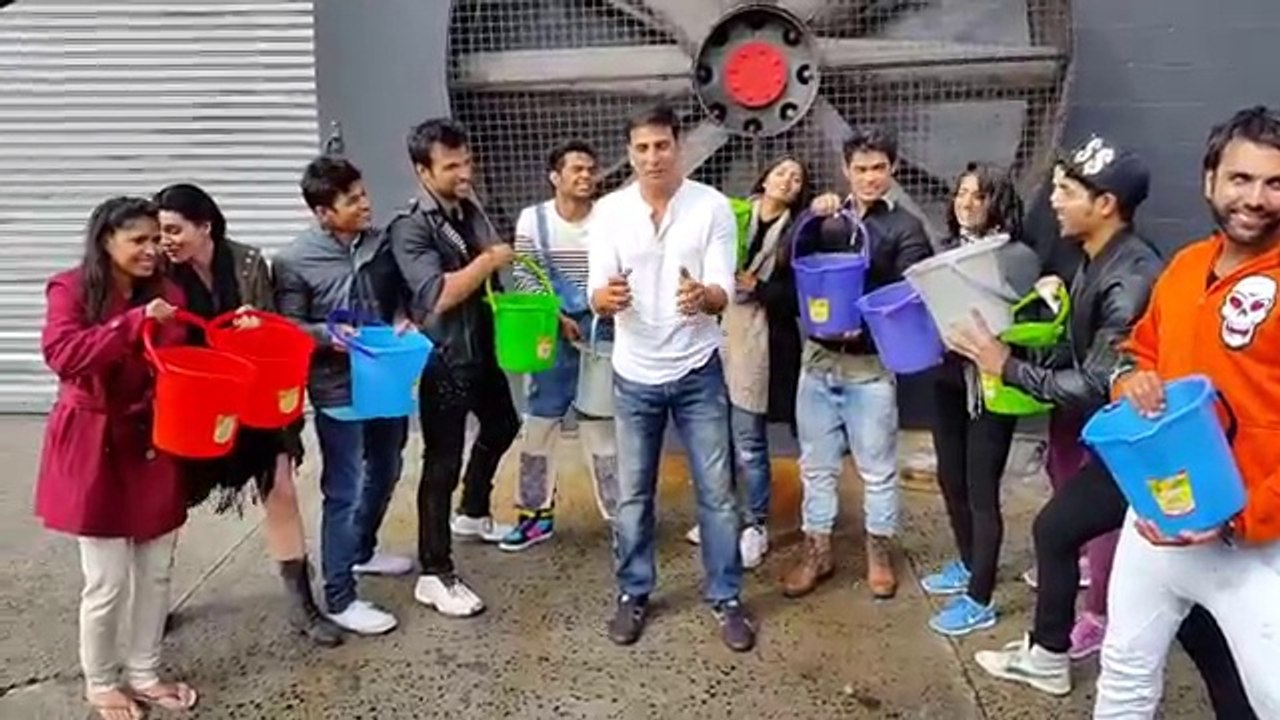 Akshay Kumar ALS Ice Bucket Challenge - Nominate Salman Khan