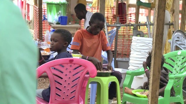 En Sierra Leone, la cohabitation entre malades et survivants