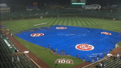 Essayer de couvrir un terrain de Baseball avec une bâche géante : pas facile!