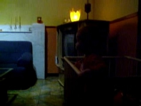 Première fois debout seule 002