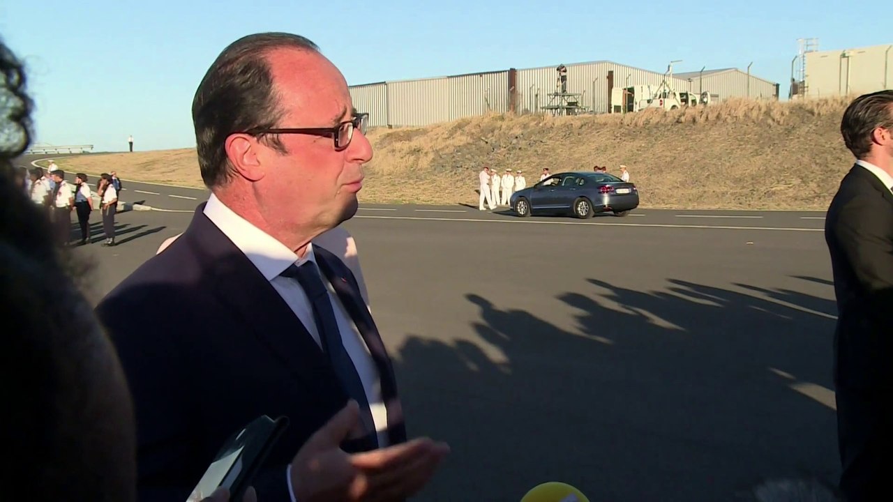 Hollande évoque James Foley à son arrivée à la Réunion