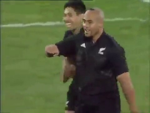 Jonah Lomu donne la victoire aux All Blacks