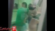 Metroda dehşet görüntüleri: Herkes izledi o bıçaklamaya devam etti
