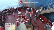 Augusta, nuovi sbarchi: 355 migranti tratti in salvo da due navi mercantili