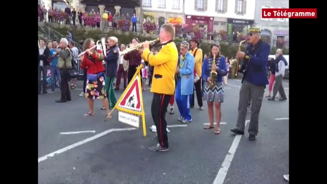 Morlaix. Bel été : battle de fanfares place Allende
