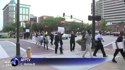 Download Video: Protesters keep up pressure as police shooting case starts