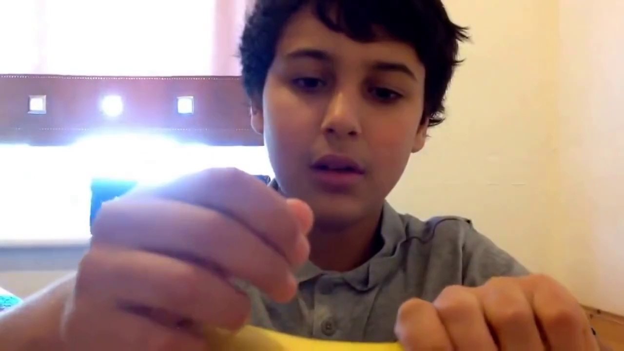 How to Open A Banana COOL TRICK HD