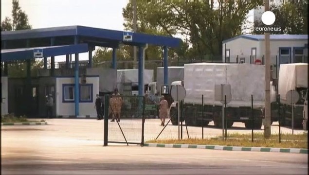 Russian aid convoy 'heading into Ukraine'