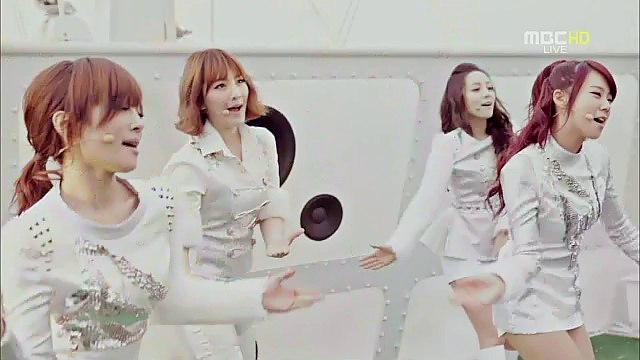 [K POP] KARA - Jumping + STEP (船上LIVE 111231)