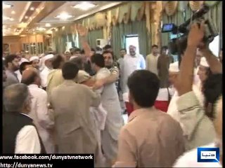 Dunya News - Workers fight in PMLN Peshawar General Council meeting