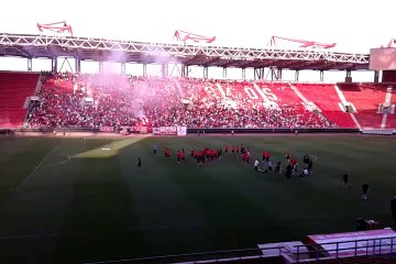 Οι παίκτες του Ολυμπιακού βγαίνουν για προπόνηση