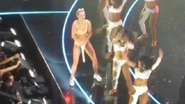 Miley Cyrus Returns to 2014 MTV VMAs