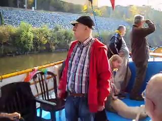 La Folkadie sur la péniche 'La Gavroche' près de l'abbaye-d'Aulne.