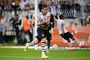Com três de Luciano, Corinthians goleia Goiás na Arena