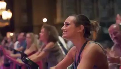 kadınları anladımda o adam neyin hevesinde hızlı hızlı basıyo