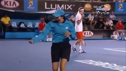 Top toplayıcı kızın böcekle imtihanı