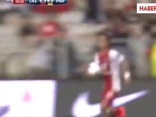 Malezyalı Futbolcu Hakeme Çarpıp Oyunda Kalan Topla Gol Attı