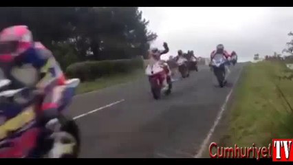 Motosiklet yarışında feci kaza anı