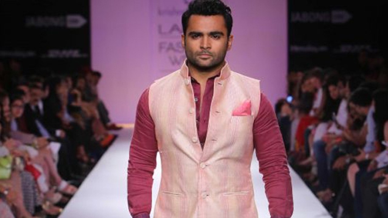 Sachin Joshi Walks The Ramp For Krishna Mehta @ LFW Winter Festive 2014 !