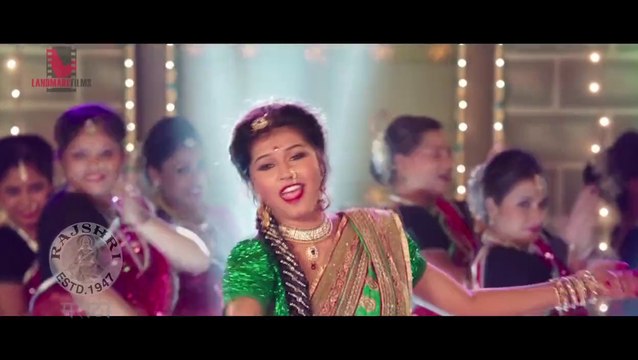 Sanskruti Balgude's Hot Lavani Dance In Sanngto Aika - FANTASTIC - Marathi Song