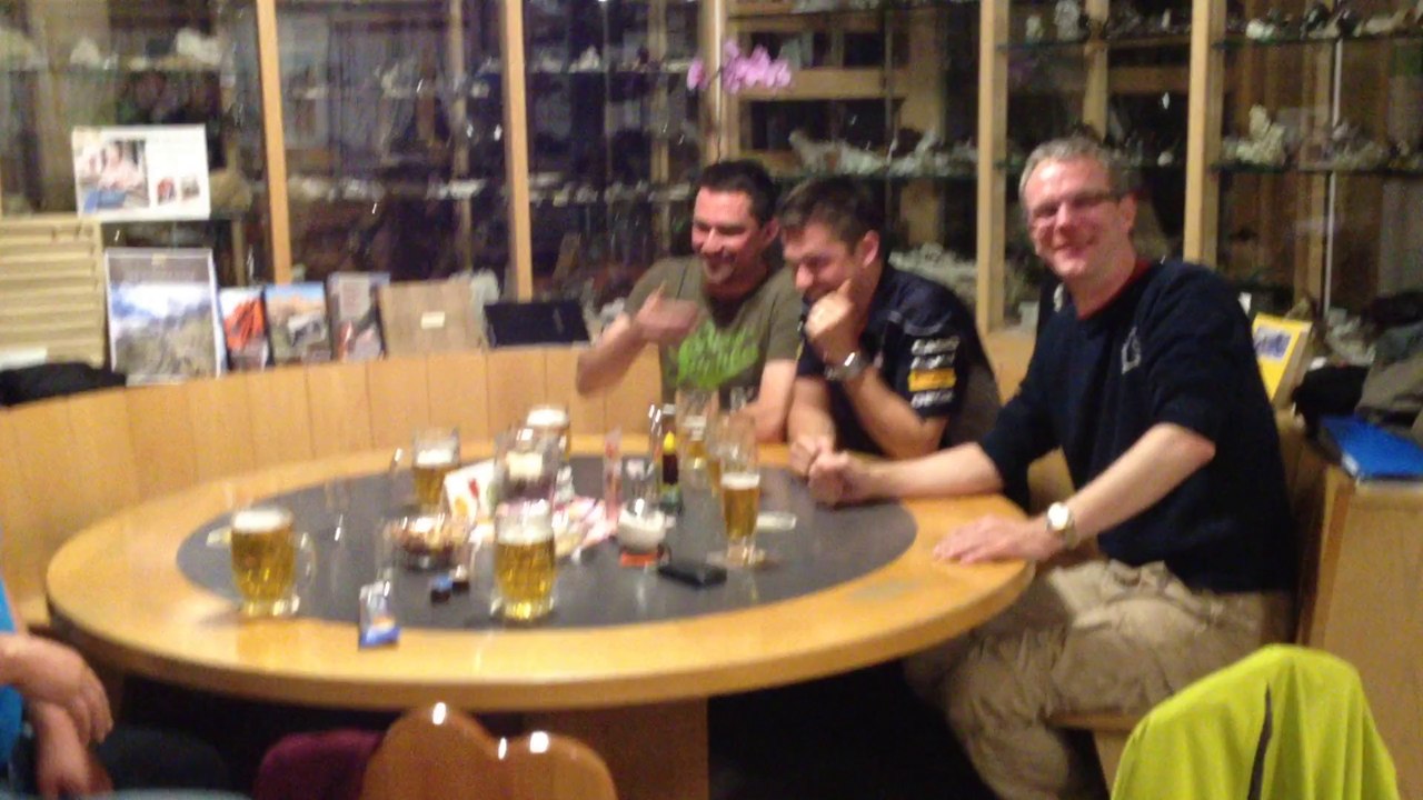 Maurus vertritt uns Zettifahrer beim Schnupfen gegen die Mopedfahrer :-))