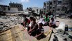 Gaza: la prière du vendredi dans les décombres d'une mosquée
