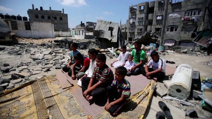 Gaza: la prière du vendredi dans les décombres d'une mosquée