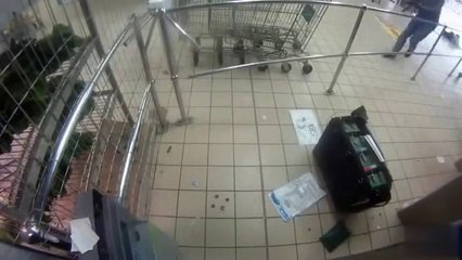 Des voyous attaquent un distributeur de billets