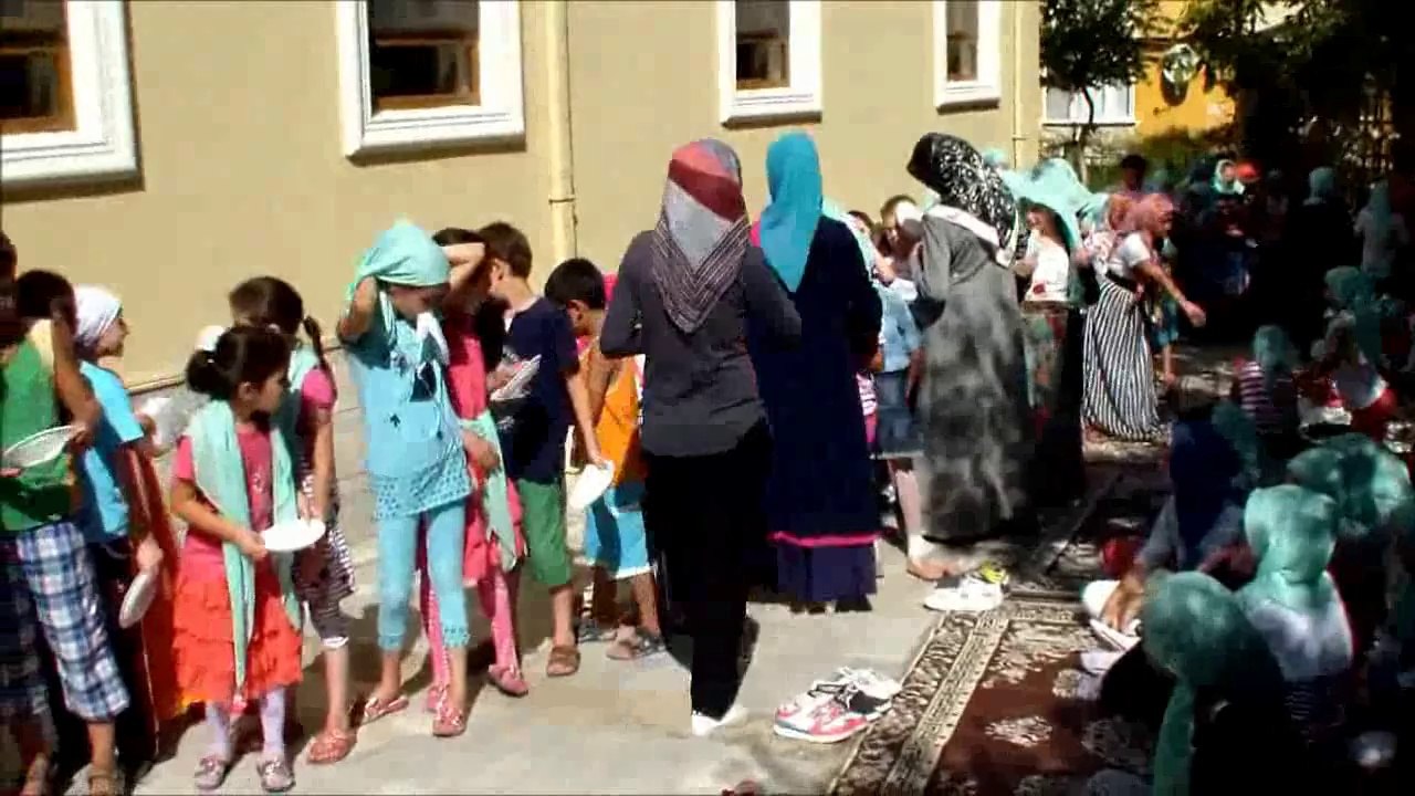 İHSANİYE CAMİİ KURAN KURSUNDA PASTALI VEDA GÜNÜ