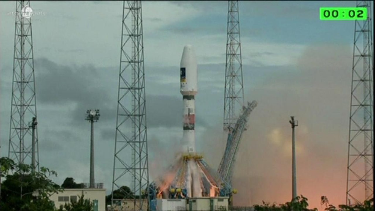 Décollage d'une fusée Soyouz transportant deux satellites Galileo