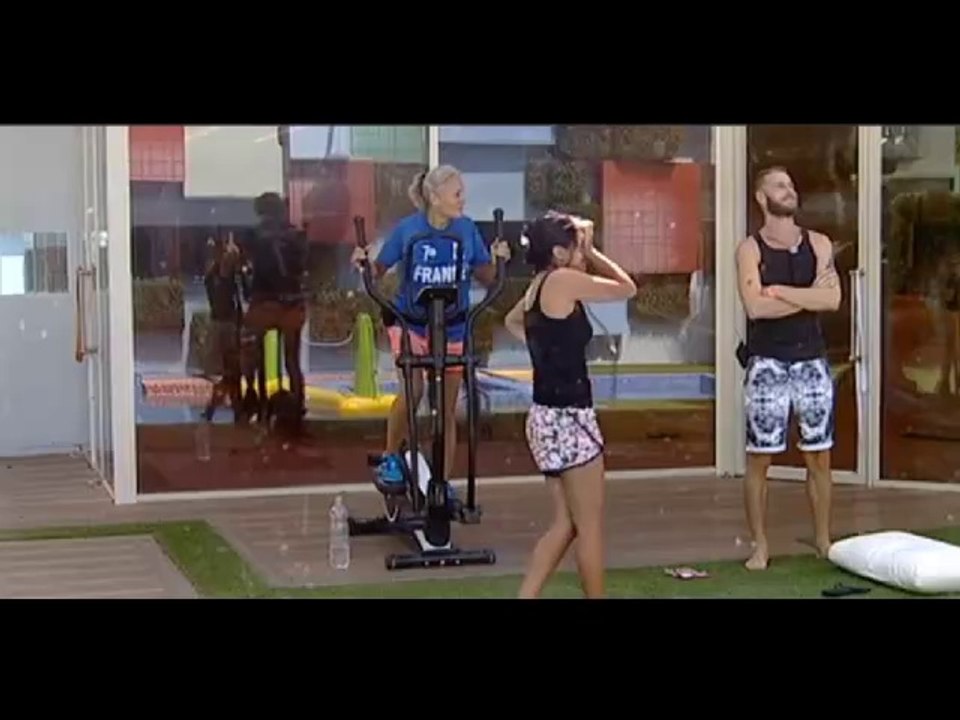 Linor Receives A Third Helicopter This Season From Her Fans And Admirers