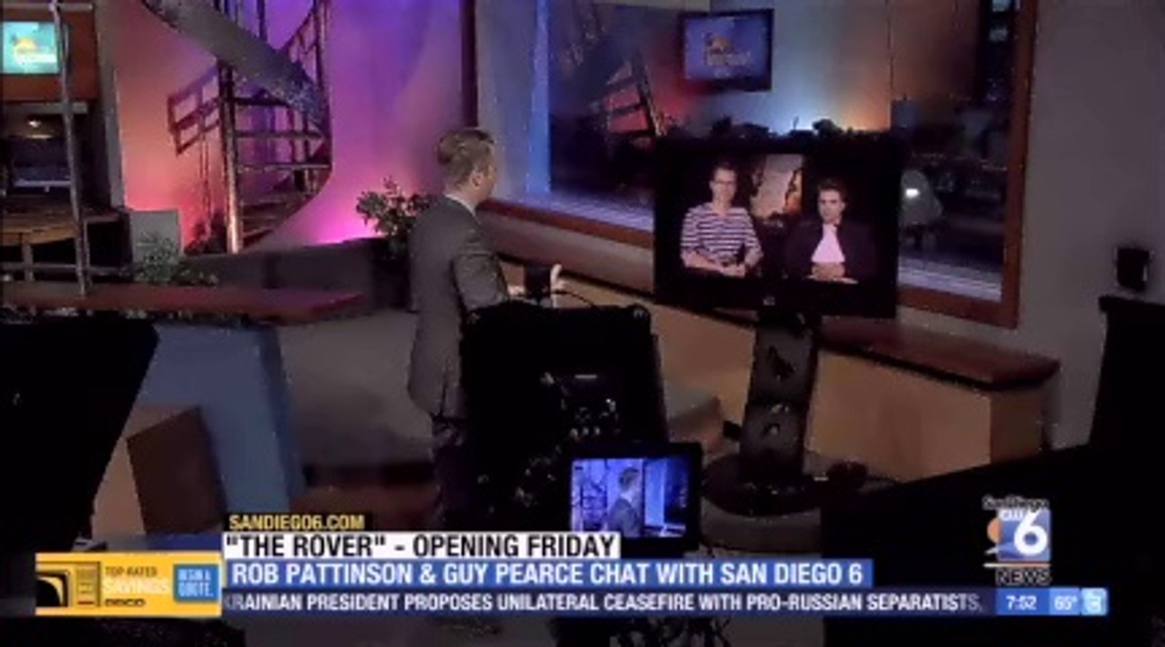 Robert Pattinson e Guy Pearce em entrevista para o San Diego 6