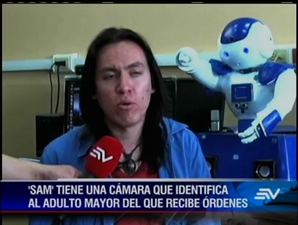 Jóvenes ecuatorianos crean robot que ayuda a adultos mayores