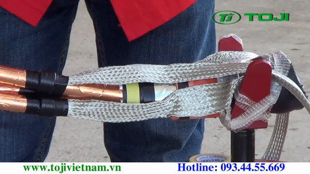 5.Video huong dan lam dau cap co rut nguoi 3M -Buoc 5-Gan tiep dia [TOJI.VN] Phan phoi dau cap 3M-T-plug Elbow 3M-Hop Noi 3M-Bang Keo 3M-Son xit cach dien 3M-May do loi cap ngam