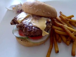 Fort Delight Burger FAIL + Four Seasons Mocktails @ Fort Cafe