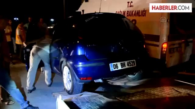 Ambulans, Otomobille Çarpıştı: 5 Yaralı