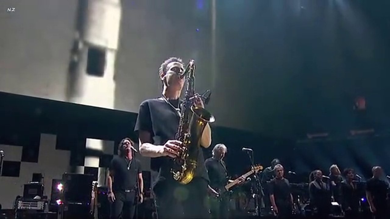 Roger Waters (Pink Floyd) - Us and Them