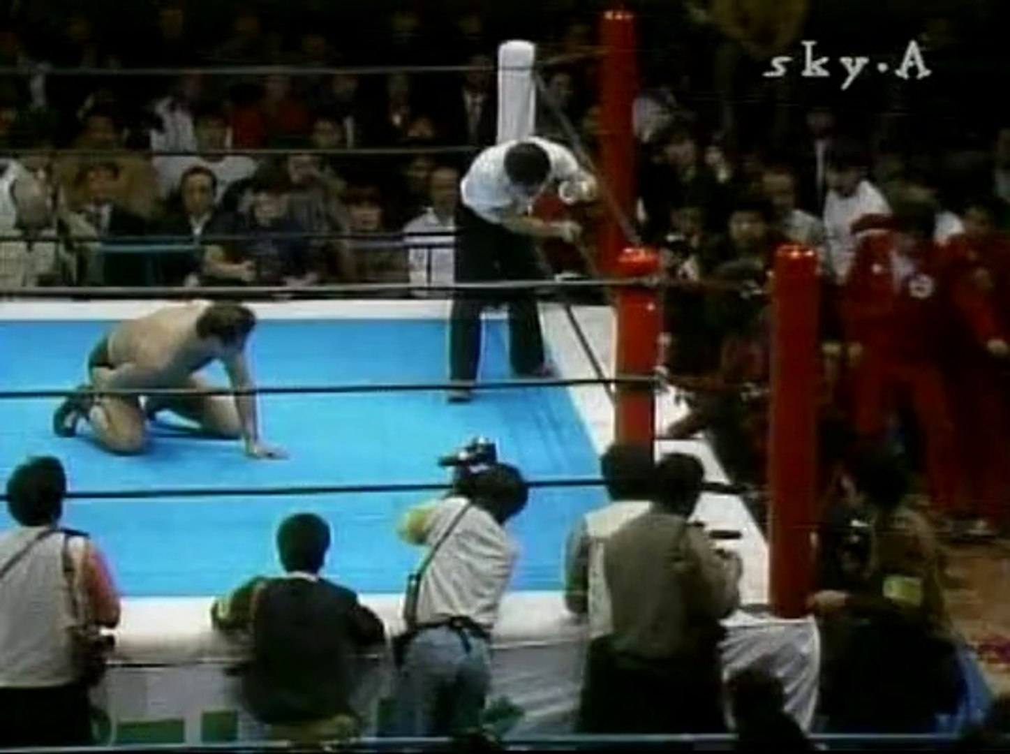 Big Van Vader vs Antonio Inoki (New Japan 01/04/1988) - video