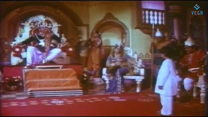 Alapirandhavan Movie - Satyaraj Helping A Boy As Himself King