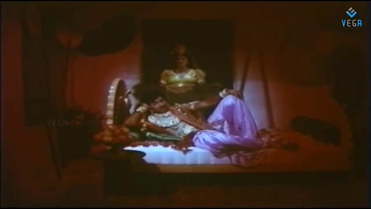 Alapirandhavan Movie - Satyaraj Behaving As Kin...