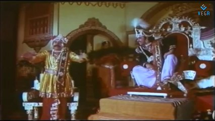 Alapirandhavan Movie - Satyaraj Acting In Drama As King