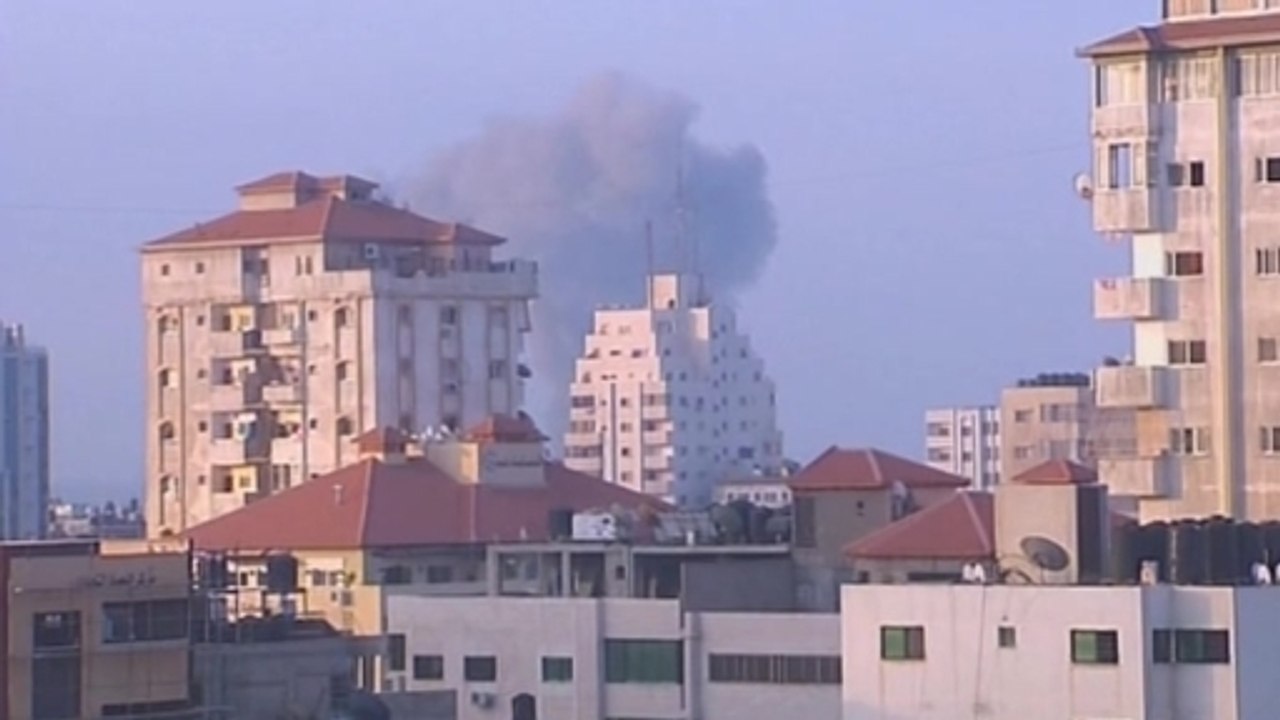 Explosions rock Gaza, no end seen to Israel-Gaza militant conflict
