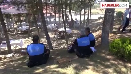 Polisler çiftetelli oynayıp, ip atladı