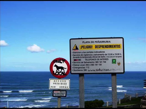 2009 PELIGRO desprendimientos PLAYA naturista PEÑARRUBIA. Gijón. Asturias